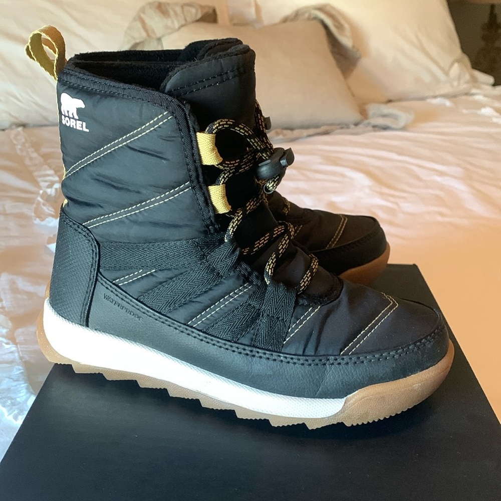 Youth insulated boots